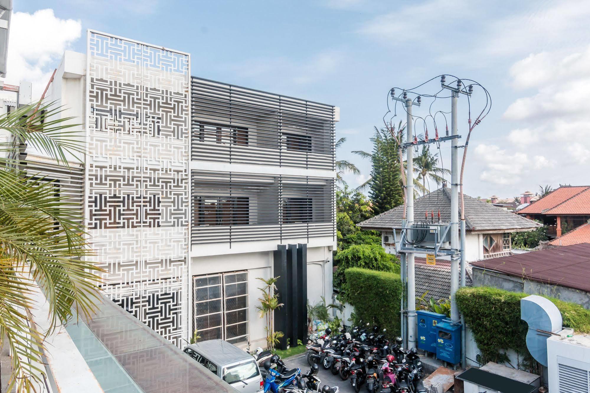 Zen Rooms Kuta Beach Poppies Lane Exterior foto