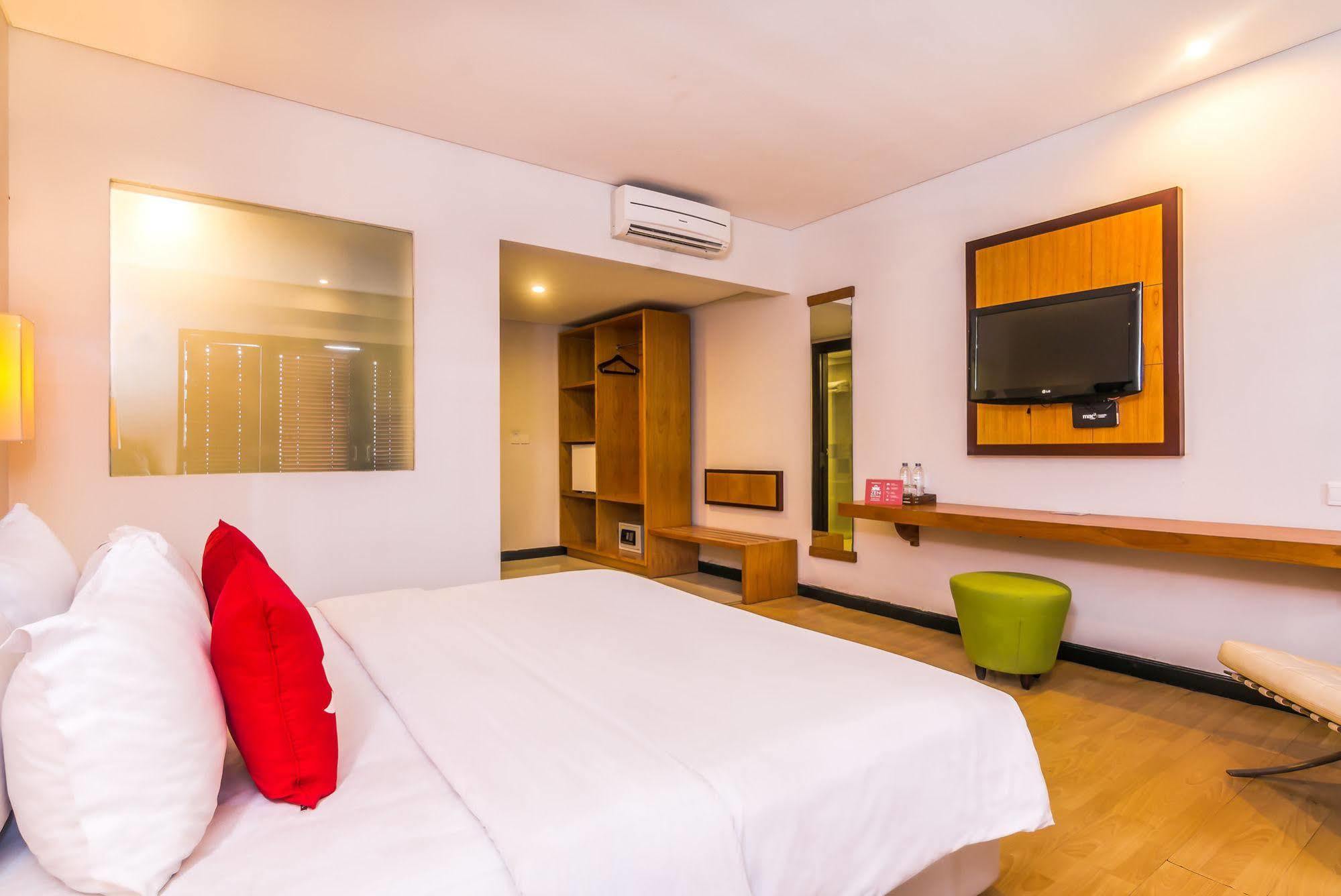 Zen Rooms Kuta Beach Poppies Lane Exterior foto
